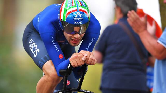 Filippo Ganna bleef Wout van Aert zes seconden voor.