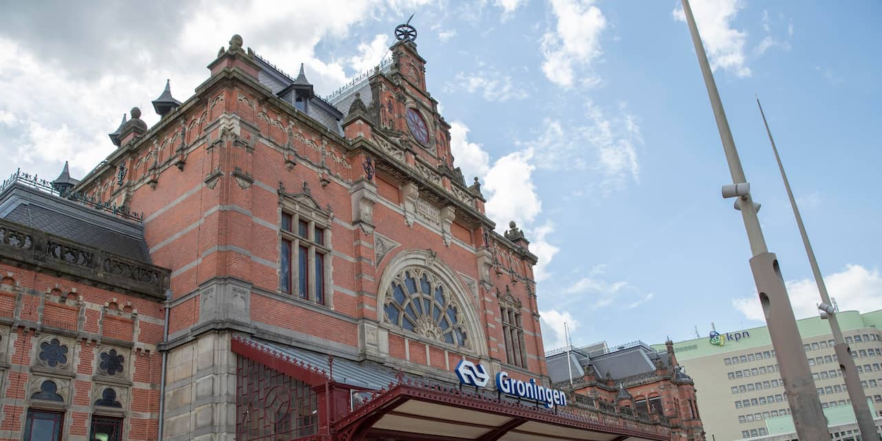 Vanhulley gaat dinsdag mondkapjes op station Groningen verkopen