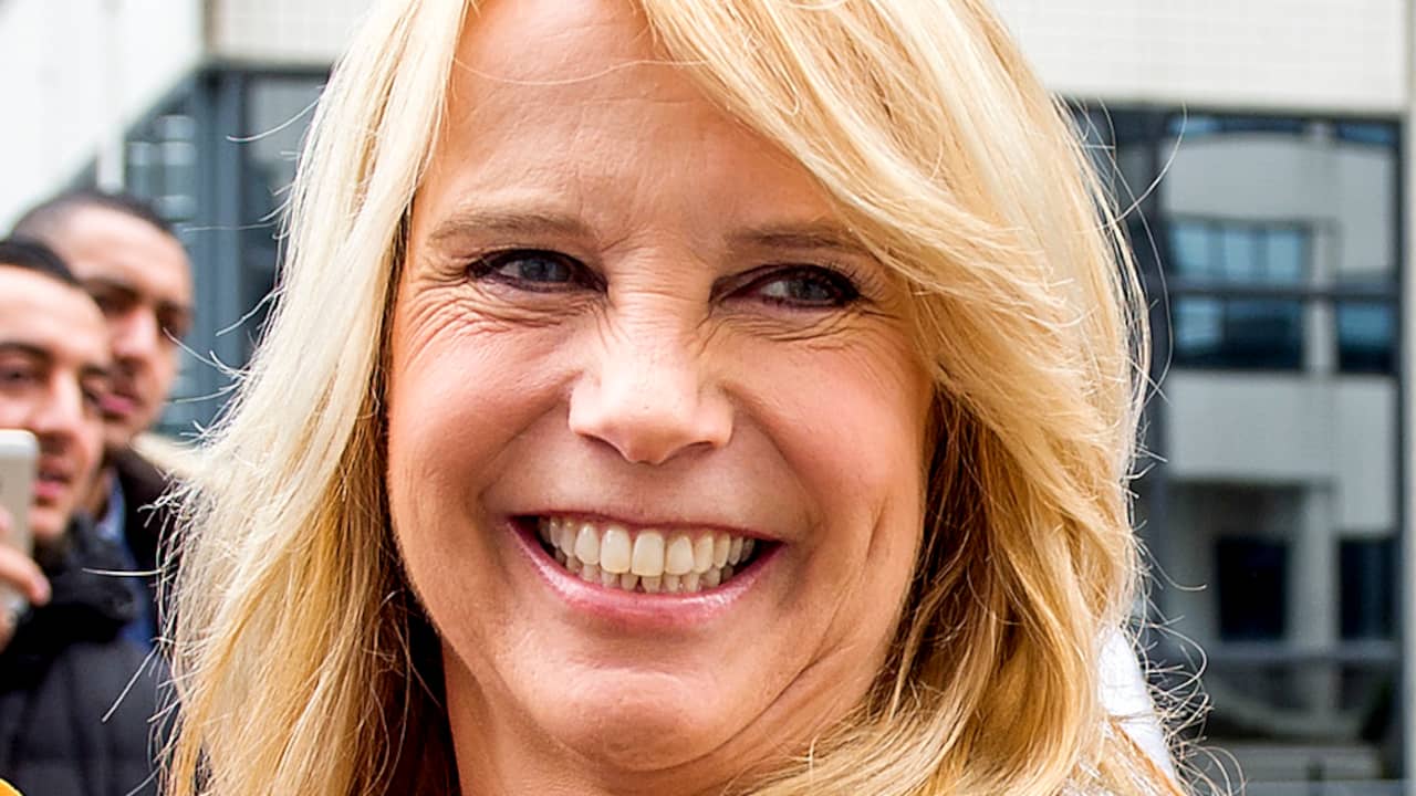 Linda de Mol ontvangt Beeld en Geluid Oeuvre Award NU Het laatste nieuws het eerst op NU.nl Linda de Mol ontvangt Beeld en Geluid Oeuvre Award NU Het laatste nieuws het eerst op NU.nl