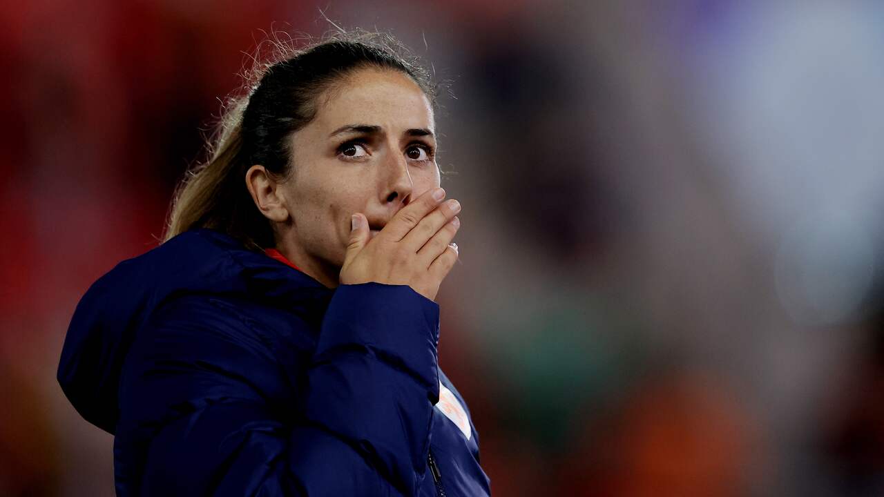 Daniëlle van de Donk vond dat Oranje te verdedigend heeft gespeeld op het EK.