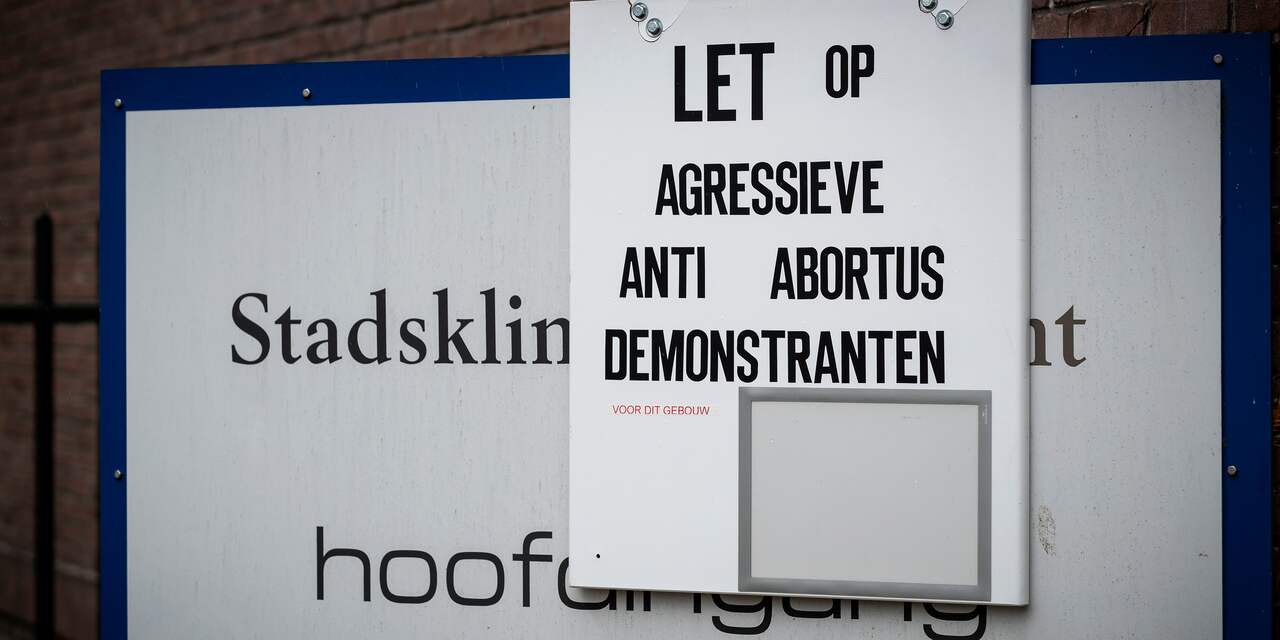 Haarlemmers protesteren bij kliniek tegen anti-abortusdemonstranten