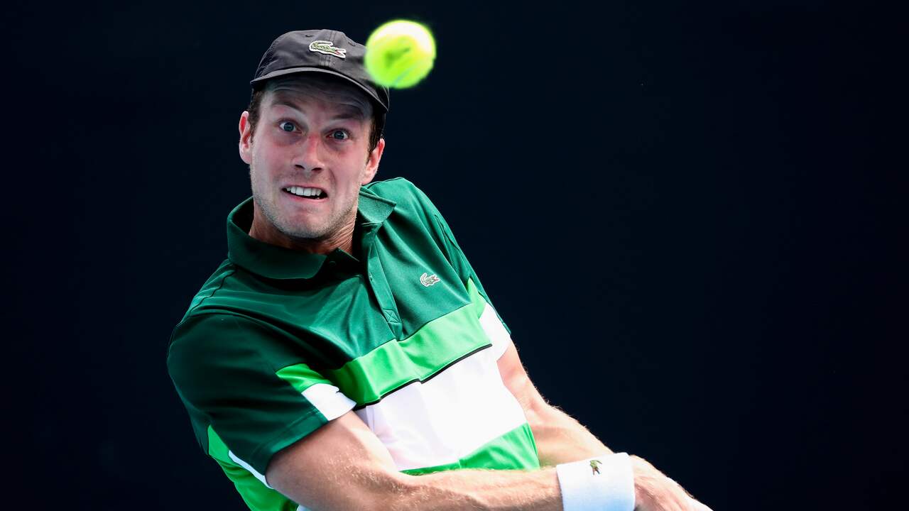 Botic van de Zandschulp bereikte met overtuiging de tweede ronde op de Australian Open.