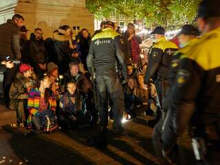 Politie arresteert zo'n tachtig demonstranten bij coronaprotest in Den Haag