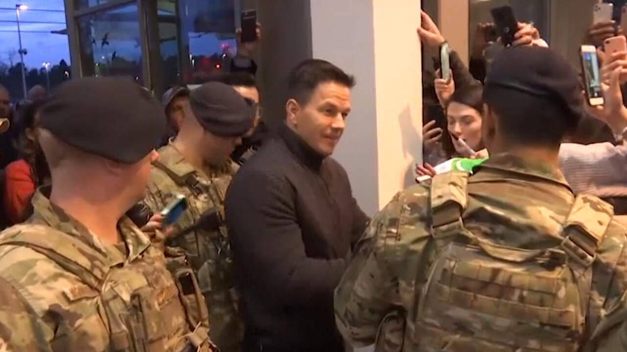 Mark Wahlberg opent Wahlburger-restaurant op Duitse militaire basis