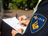 De politie en vervoersbedrijven delen steeds meer boetes uit voor het niet tonen van een identiteitsbewijs.
