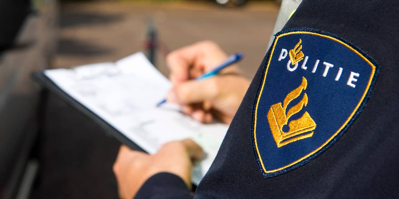 Politie deelt 55 boetes uit aan overtreders van coronaregels in Vondelpark