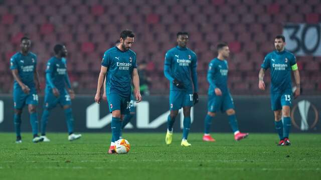 Teleurstelling bij AC Milan na het gelijkspel bij Rode Ster Belgrado.