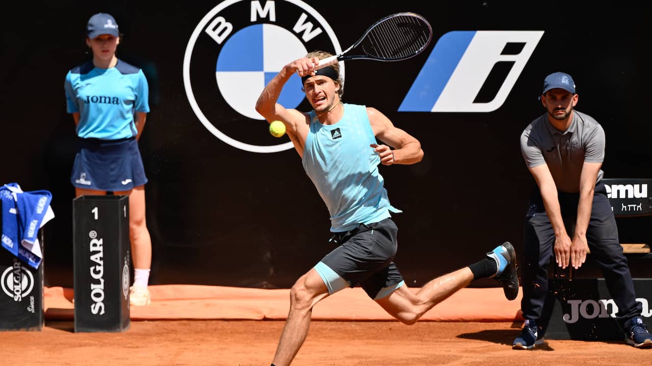 Alexander Zverev is net als Rafael Nadal door in Rome.
