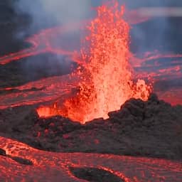 Video | Helikopter filmt lavastromen van uitgebarsten vulkaan op Hawaï