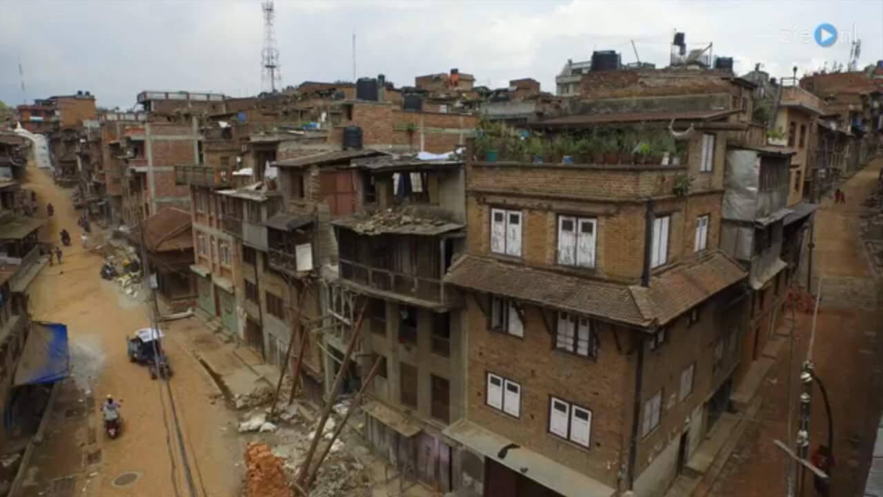 Drone filmt verwoesting na aardbeving Nepal