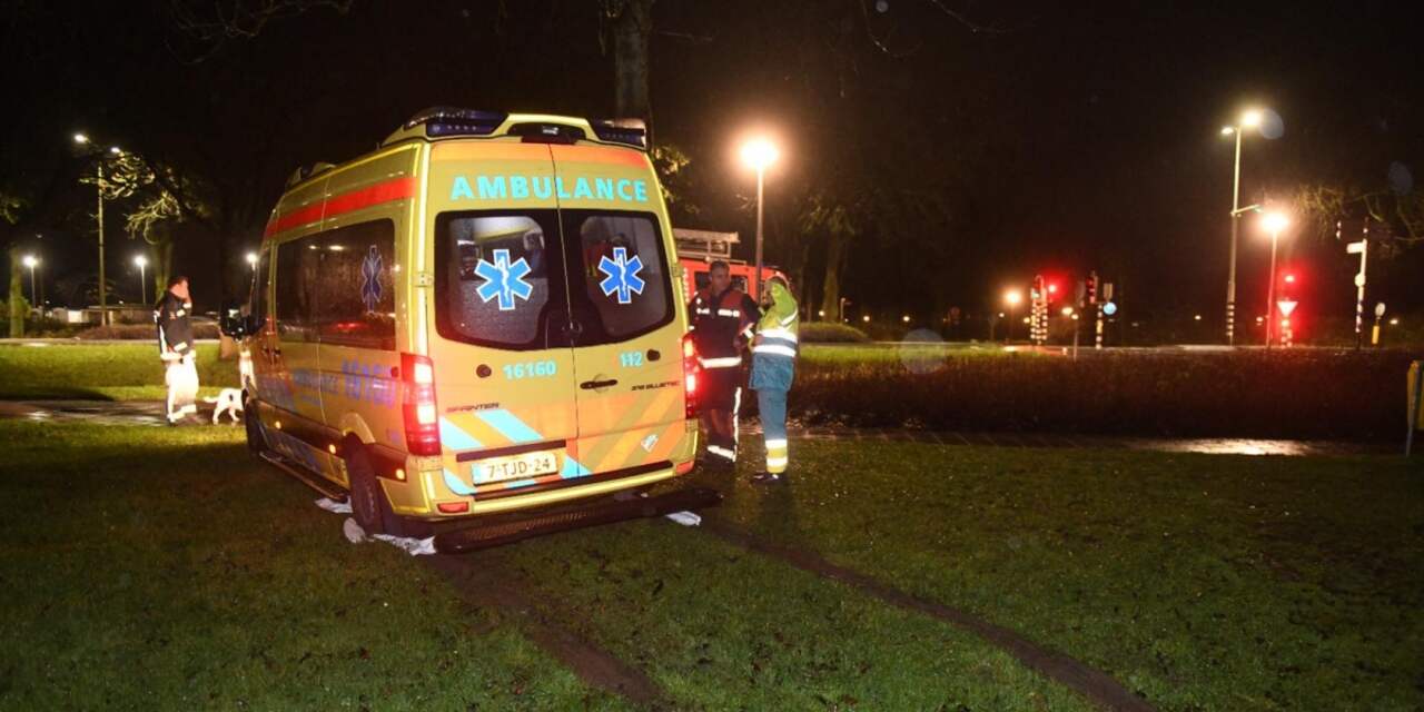 Brandweer helpt vastgereden ambulance bij Horizon
