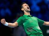 Djokovic verslaat Medvedev in thriller en gaat als poulewinnaar door op ATP Finals
