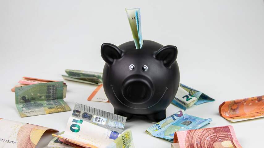 Spaarwoede in Nederland door coronacrisis vorige maand nog groter