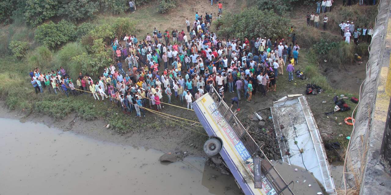 Tientallen doden door ongeluk met bus in India