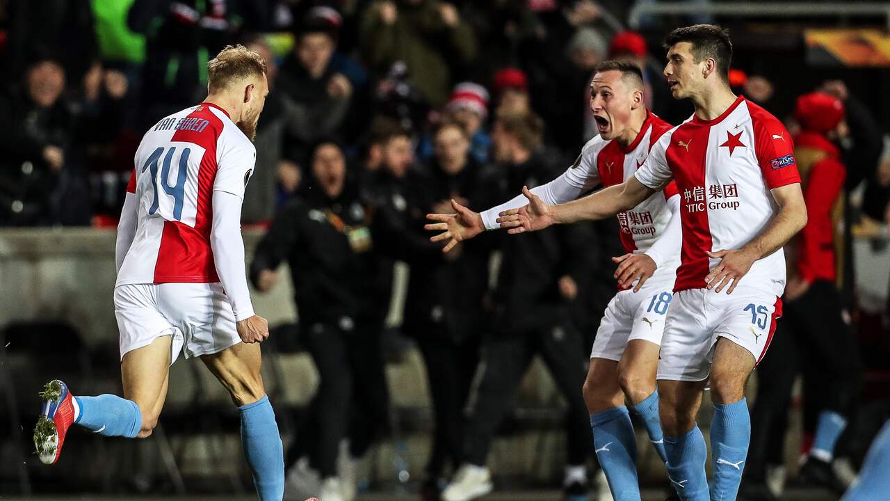 Mick van Buren applauds after a goal against Slavia Prague in 2019.