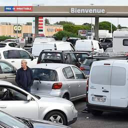 Franse supermarkten verkopen brandstof tegen kostprijs in kostencrisis