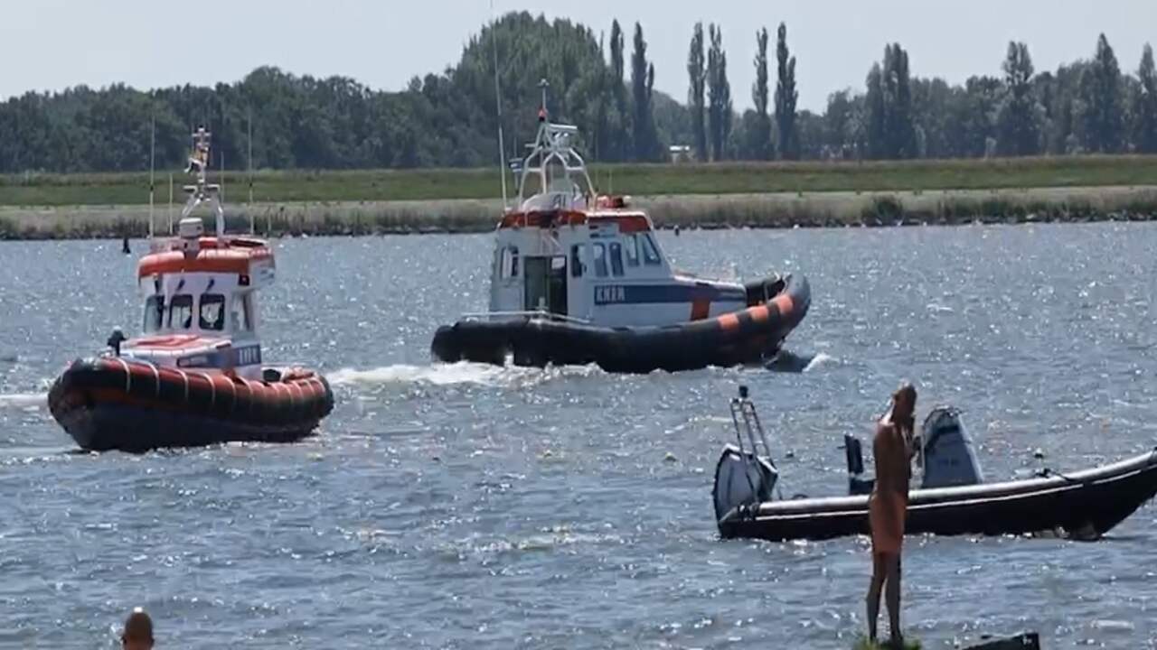 Beeld uit video: Massale zoekactie gaande naar vermiste zwemmer bij Lemmer