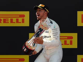 Verstappen valt uit, Hamilton blijft Vettel voor in Barcelona
