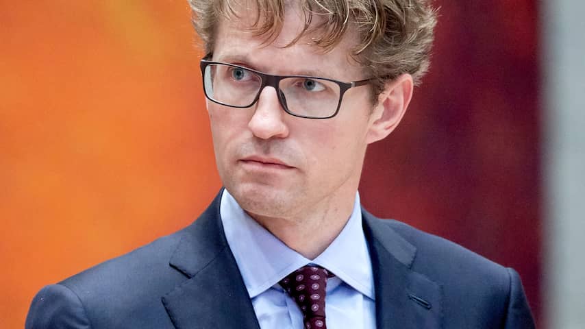 Staatssecretaris Dekker wil goede verklaring voor kosten Koningslied