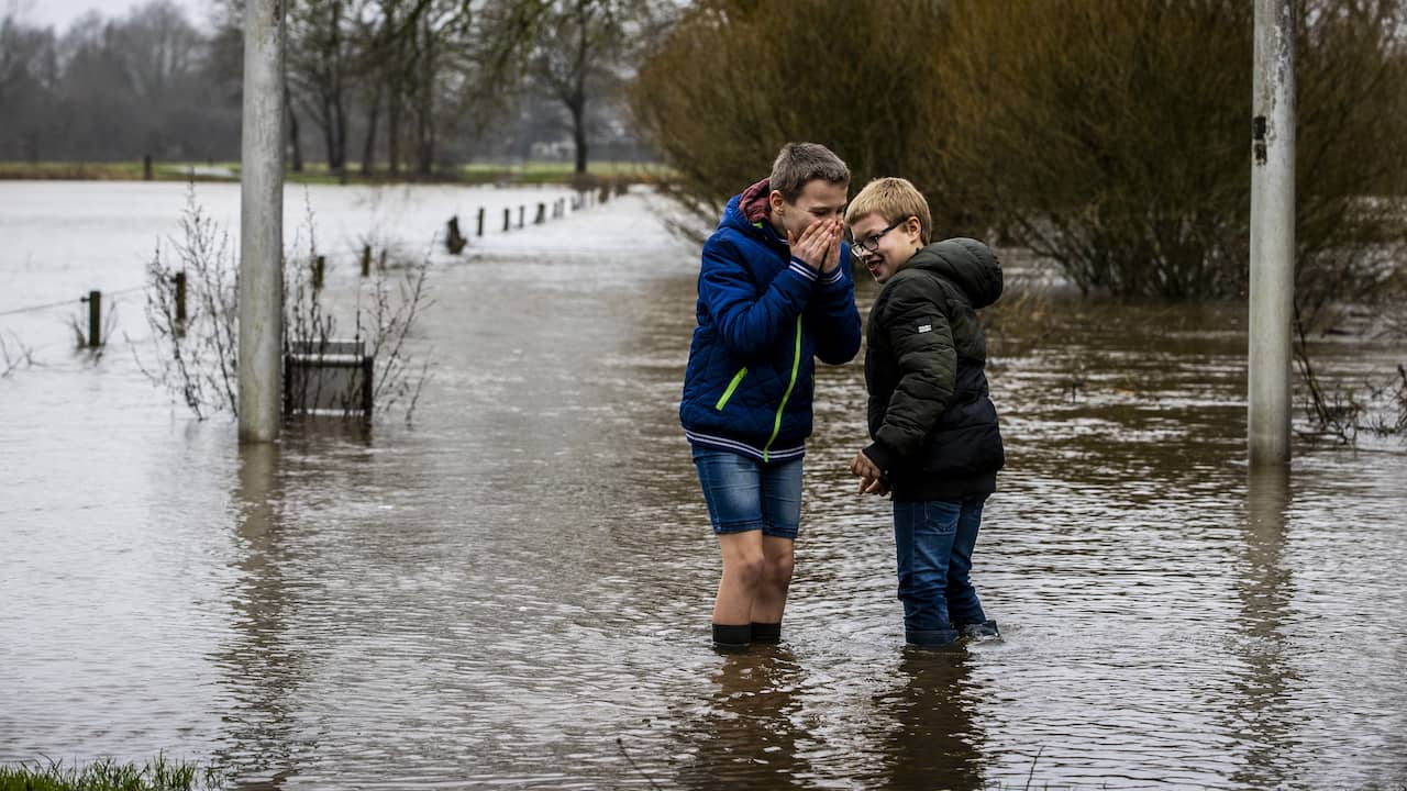High tide in the Netherlands: “The moat is completely filled to the brim” |  local