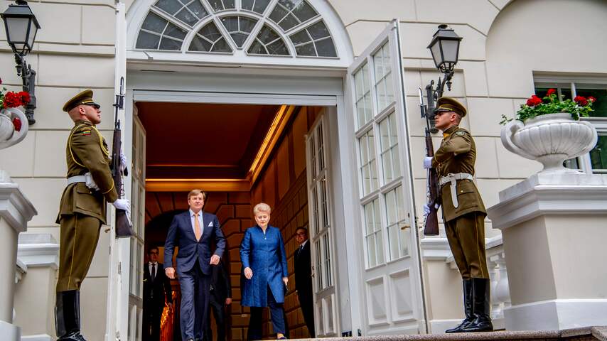 Koning bezoekt Nederlandse militairen in Litouwen na rustdag