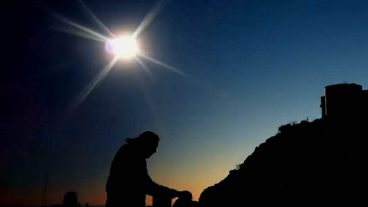 Beeld uit video: Timelapse: Eerste zonsverduistering in Chileense stad in ruim 400 jaar