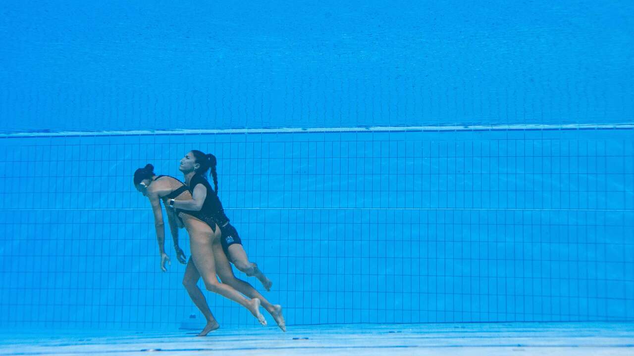 Fuentes was er op tijd bij en hielp Alvarez weer boven water.