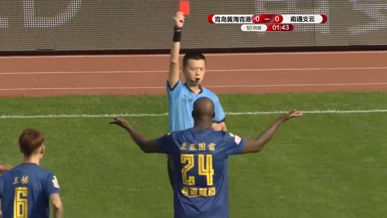 Yaya Touré krijgt al na 10 seconden rood in mogelijk laatste wedstrijd