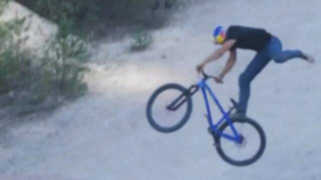Poolse BMX'er doet als eerste ter wereld viervoudige 'tailwhip'