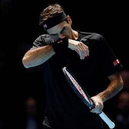 Tsitsipás houdt recordwinnaar Federer uit eindstrijd ATP Finals