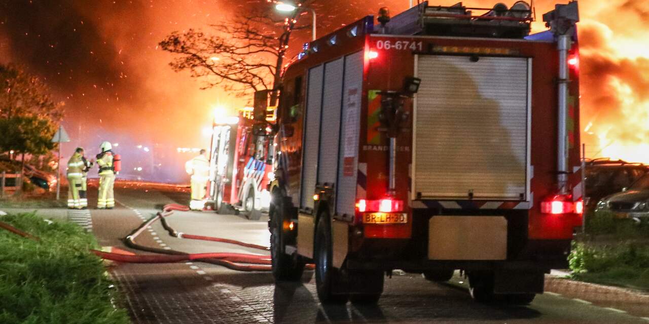 Winkel volledig verwoest door brand in Twents dorpje De Lutte