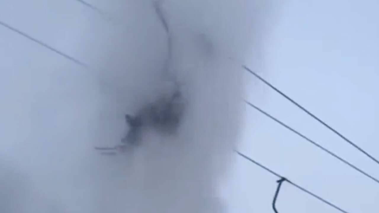 Beeld uit video: Kapotte brandkraan spuit skiërs in stoeltjeslift VS nat, twee gewonden