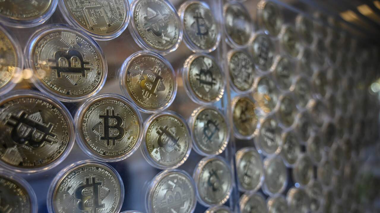 Bitcoin value almost 300 percent higher this year - Teller R