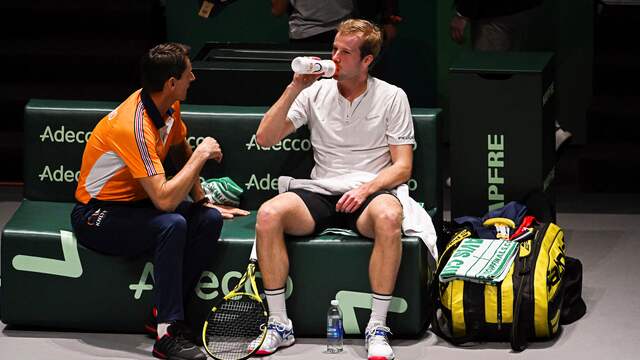 Davis Cup-captain Paul Haarhuis met Botic van de Zandschulp.