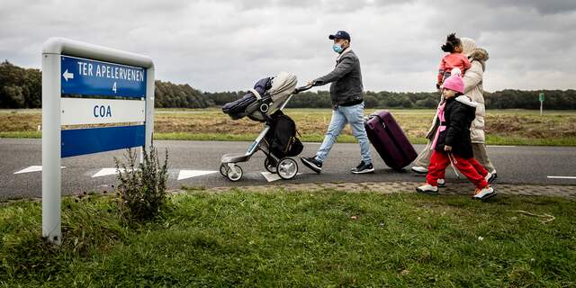 Verhuizing vluchtelingen uit overvol Ter Apel naar Utrecht met minimaal één dag uitgesteld
