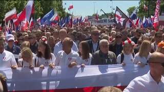 Honderdduizenden mensen de straat op bij antiregerinsmars in Polen