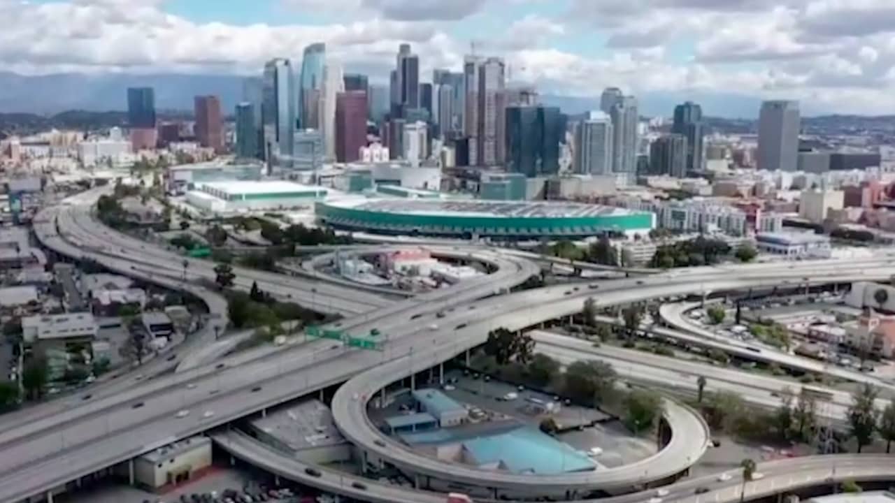 Drones filmen uitgestorven straten in Amerikaanse steden