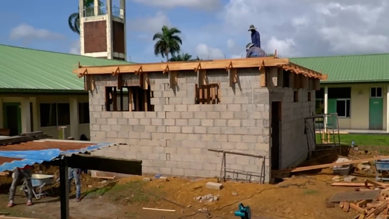 Beeld uit video: Dit is de speciaal voor Bouterse gebouwde gevangeniscel