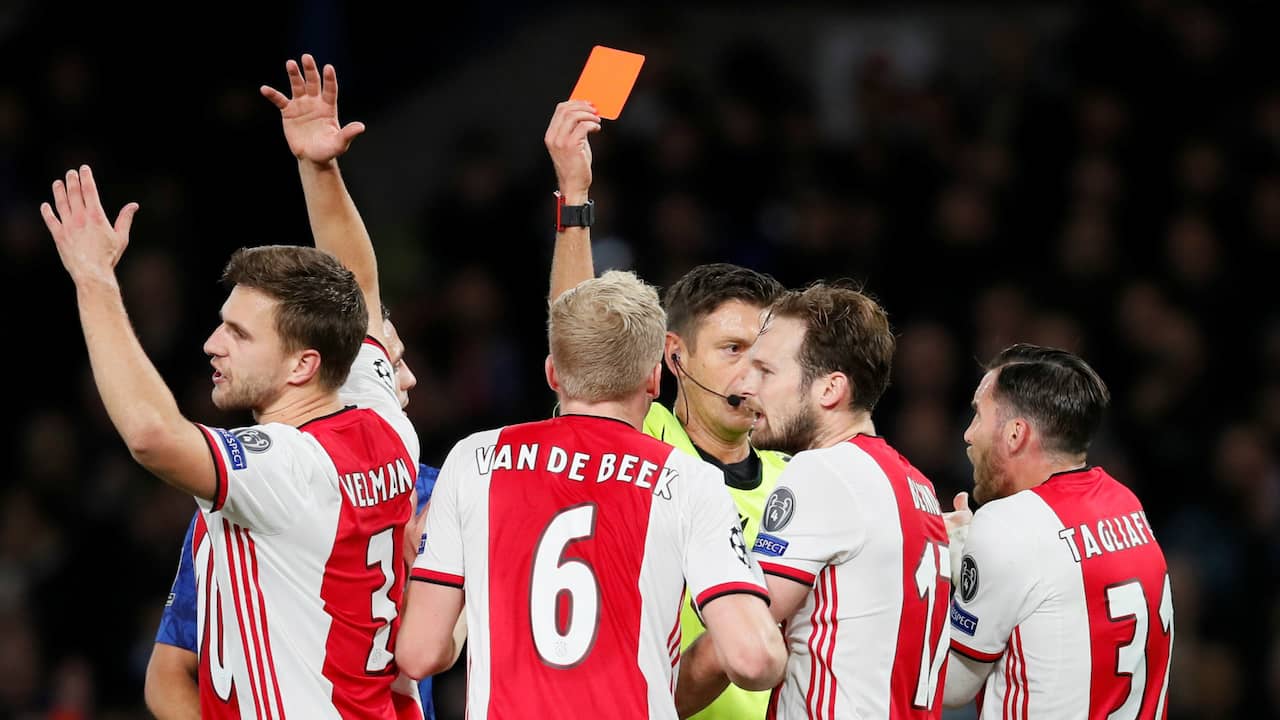 Nabeschouwing Ajax: 'Veltman had geen geel mogen krijgen'