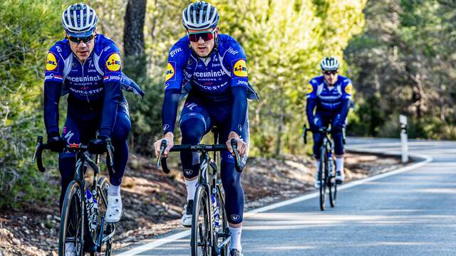Jakobsen (links) was vorige maand mee op trainingskamp in het Spaanse Altea.