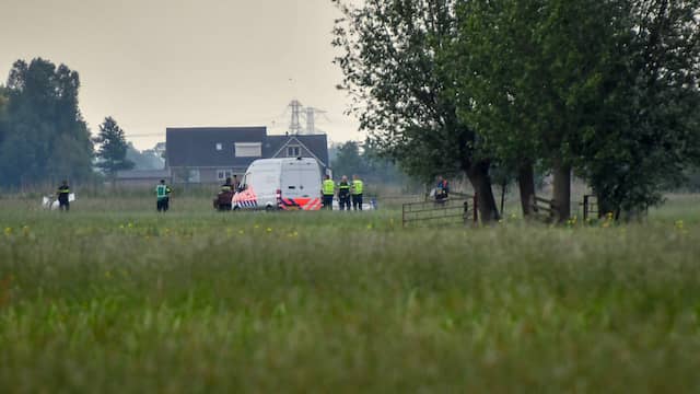 Twee doden bij ongeval met vliegtuigje in Zuid-Hollandse Bergambacht. Twee doden bij ongeval met vliegtuigje in Zuid-Hollandse Bergambacht.