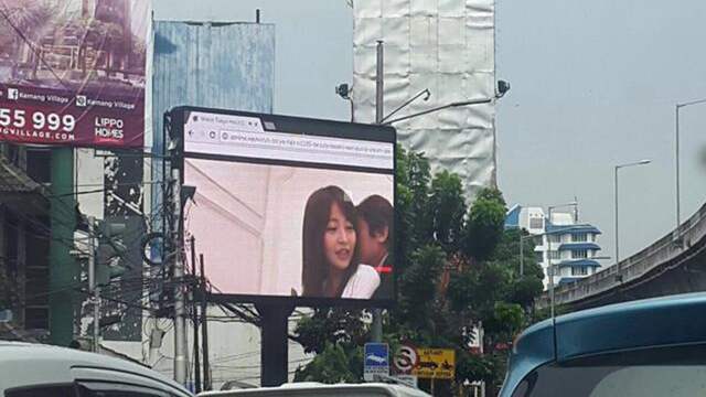 Billboard Jakarta toont porno in plaats van reclame