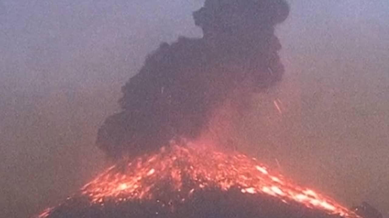 Beeld uit video: Actieve vulkaan Popocatépetl barst explosief uit