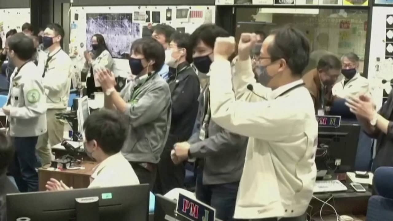 Beeld uit video: Japan viert terugkeer van ruimtecapsule met planetoidegruis