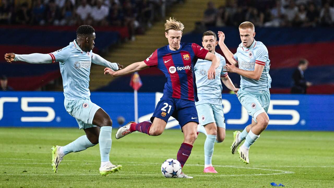 Beeld uit video: Frenkie de Jong aan de basis van 2-0 Barcelona tegen Antwerp