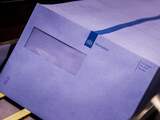 APELDOORN - Blauwe enveloppen in de printstraat van de Belastingdienst. De fiscus wil het gebruik van de papieren enveloppen terug dringen door meer zaken online te doen. ANP XTRA REMKO DE WAAL
fotograaf Remko de Waal