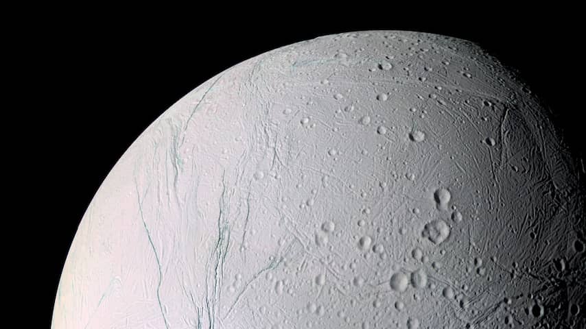NASA vindt bronnen op maan Saturnus die leven mogelijk kunnen maken