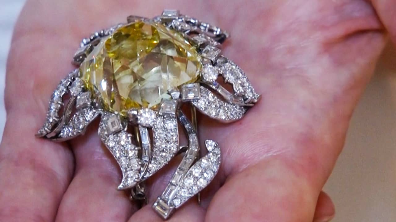 Beeld uit video: Gele diamant van ruim 5 miljoen euro te koop op Zwitserse veiling