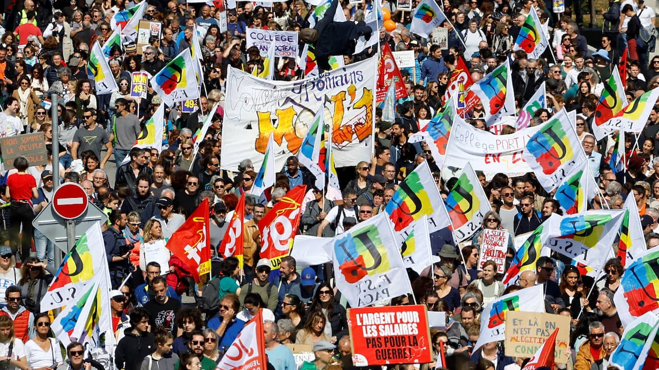 Almeno 149 agenti feriti nelle proteste di massa in Francia contro i regimi pensionistici |  All’estero