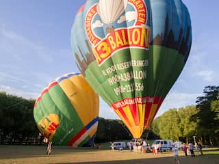 Luchtballon in de nesten boven Paterswoldsemeer